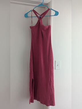 Ribbed Cross-neck Midi Dress in Berry